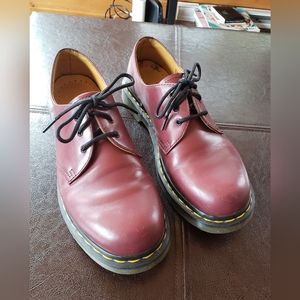 Dr. Marten's smooth leather cherry Oxford size 9